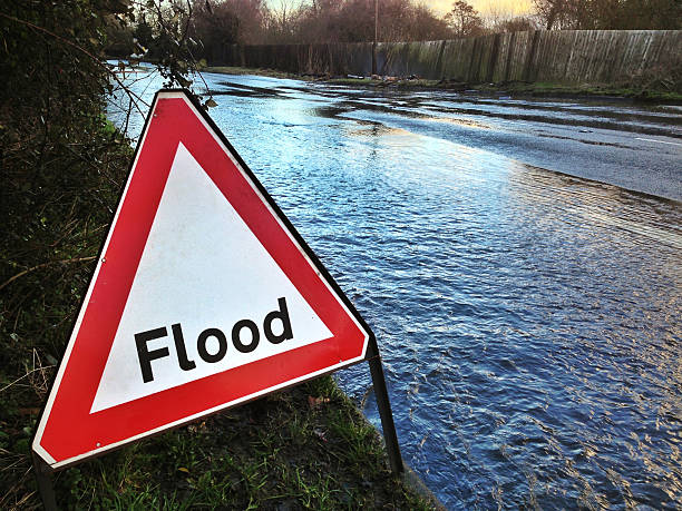 flood sign on the road